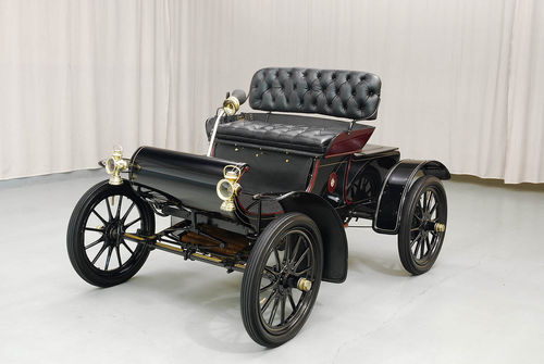 Here’s a look at the legendary Curved Dash Oldsmobile that helped to launch the Olds line. This 1905 model demonstrates just how much cars changed in six decades.